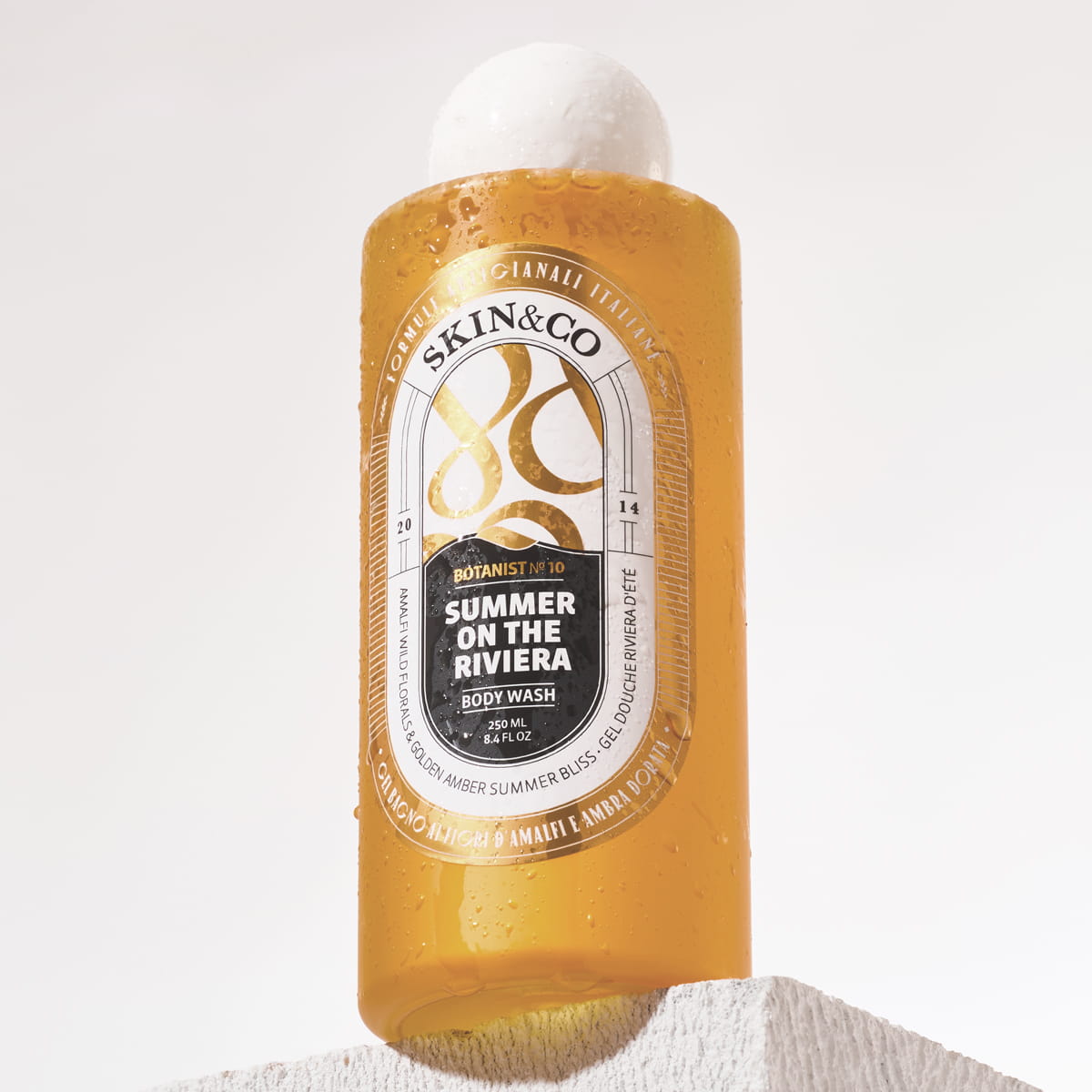 Lifestyle shot of Skin & Co Summer On the Riviera Body Wash (250 ml)