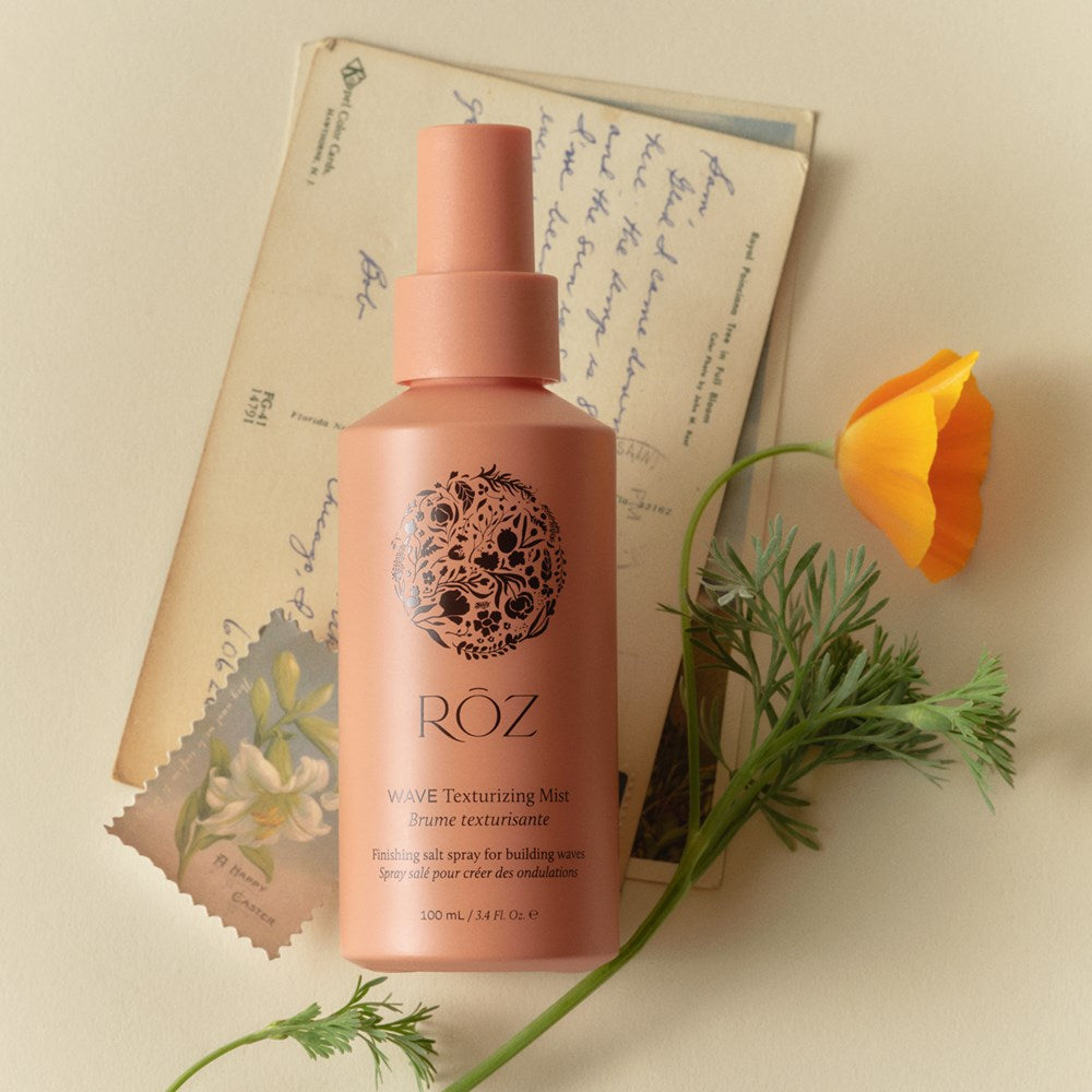 Roz Wave Texturizing Mist (100 ml) - product shown on notecard.