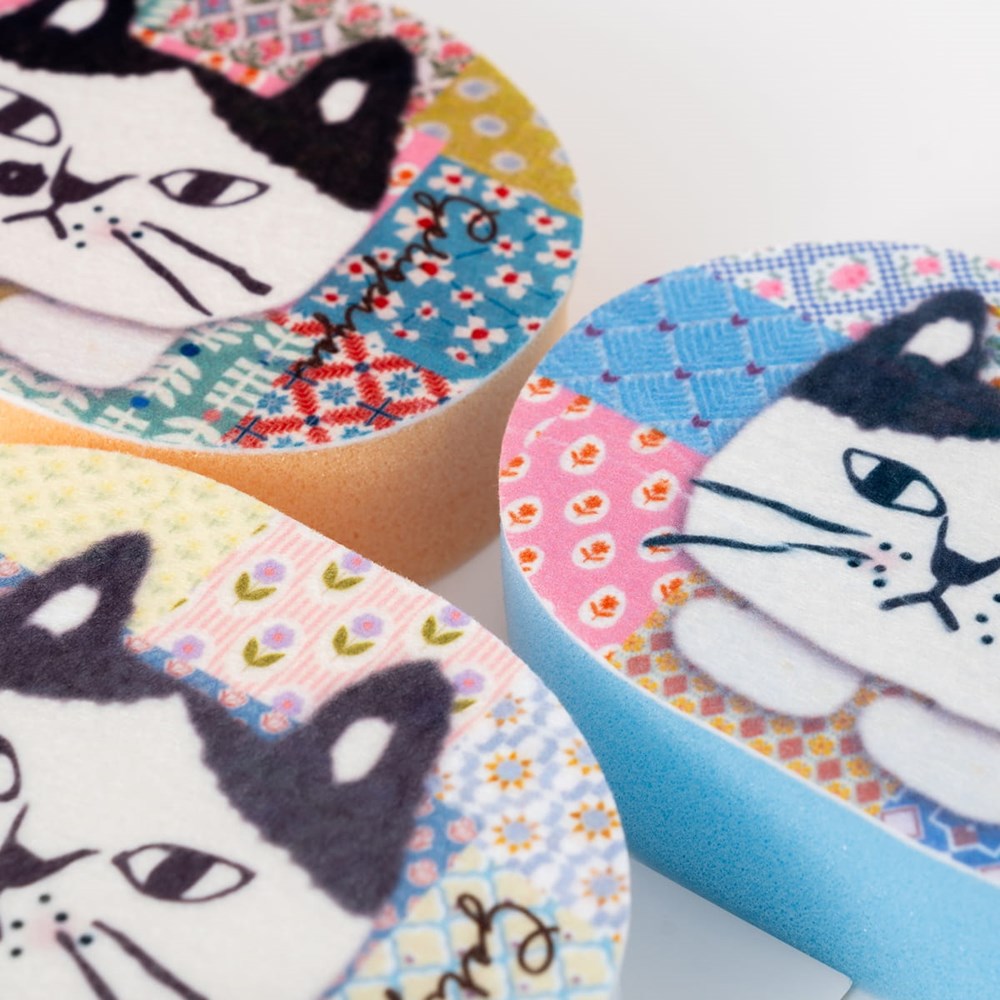 Kusuguru Decorative Kitchen Sponges Set (3 pcs) - product shown up close