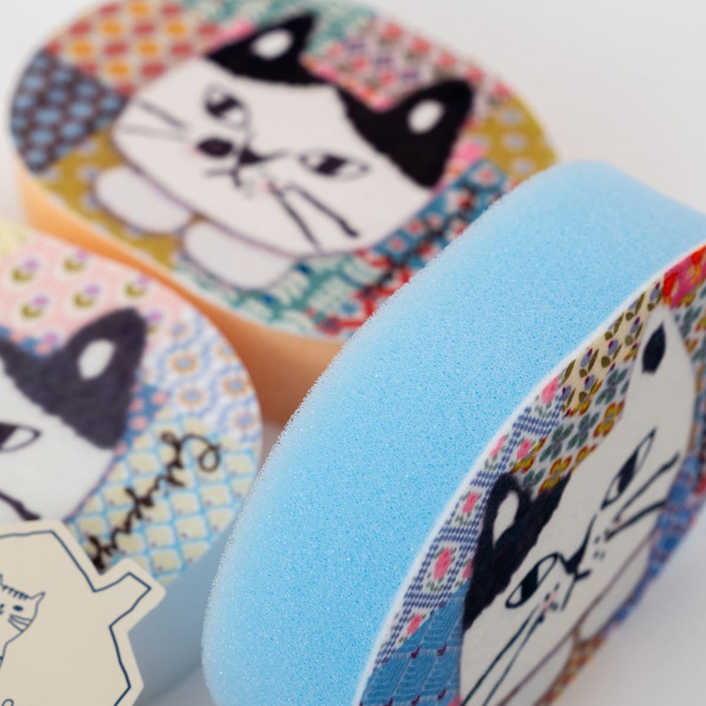 Kusuguru Decorative Kitchen Sponges Set (3 pcs) - product shown up close