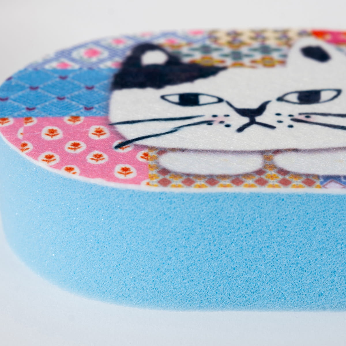 Kusuguru Decorative Kitchen Sponges Set (3 pcs) - product shown up close