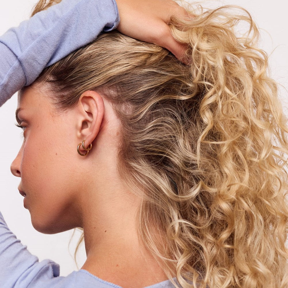 Rahua Rebalance Shampoo (275 ml) - product shown in hair.