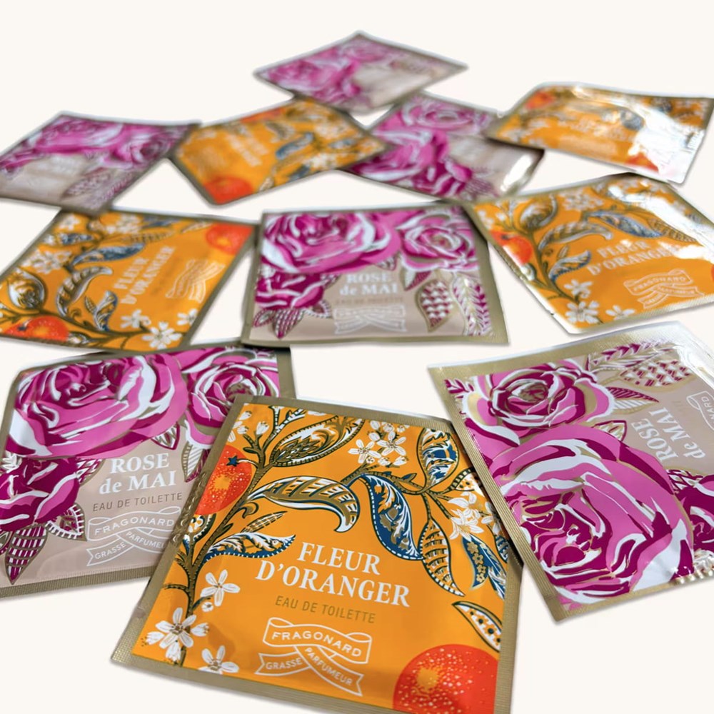 Fragonard Parfumeur Rose de Mai & Fleur d’Oranger Perfumed Sachets (20 x 2 ml) - product shown on white background. 