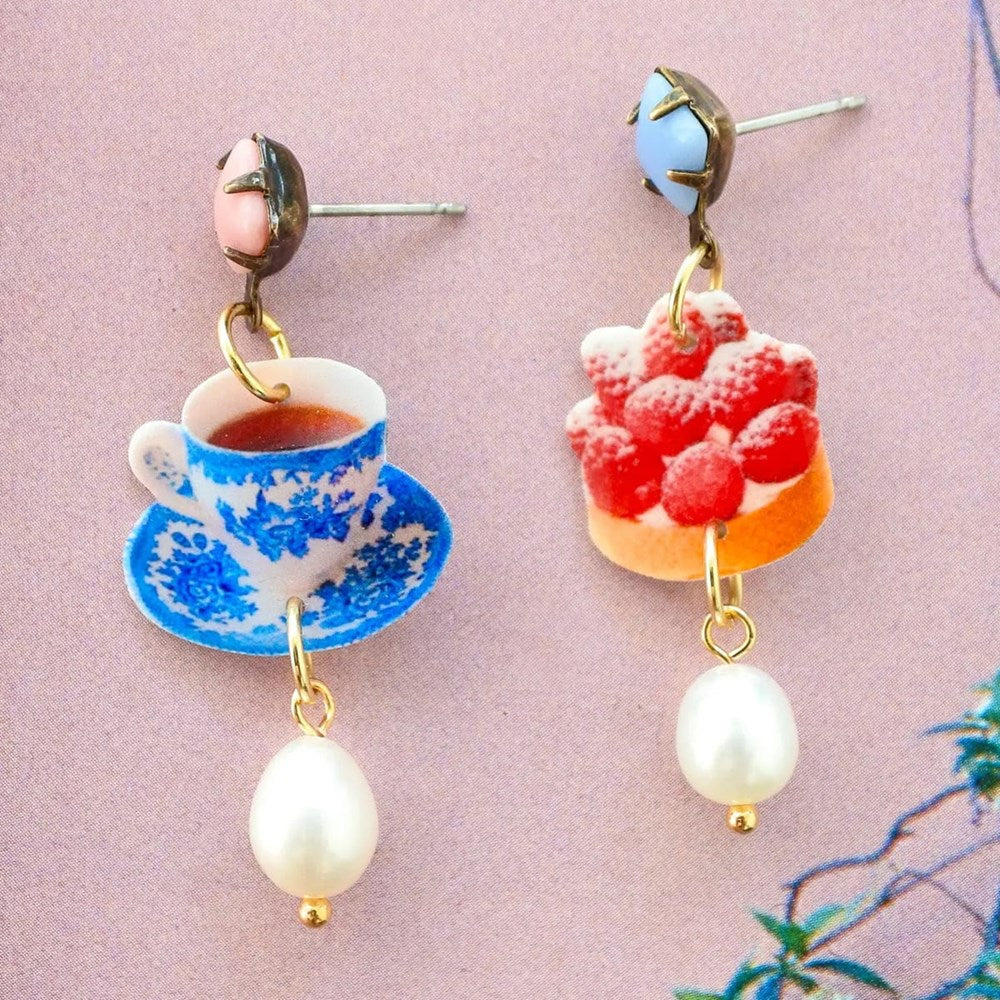 Lifestyle shot of Haricot Vert Sweet Sips Dangle Set (2 pc)