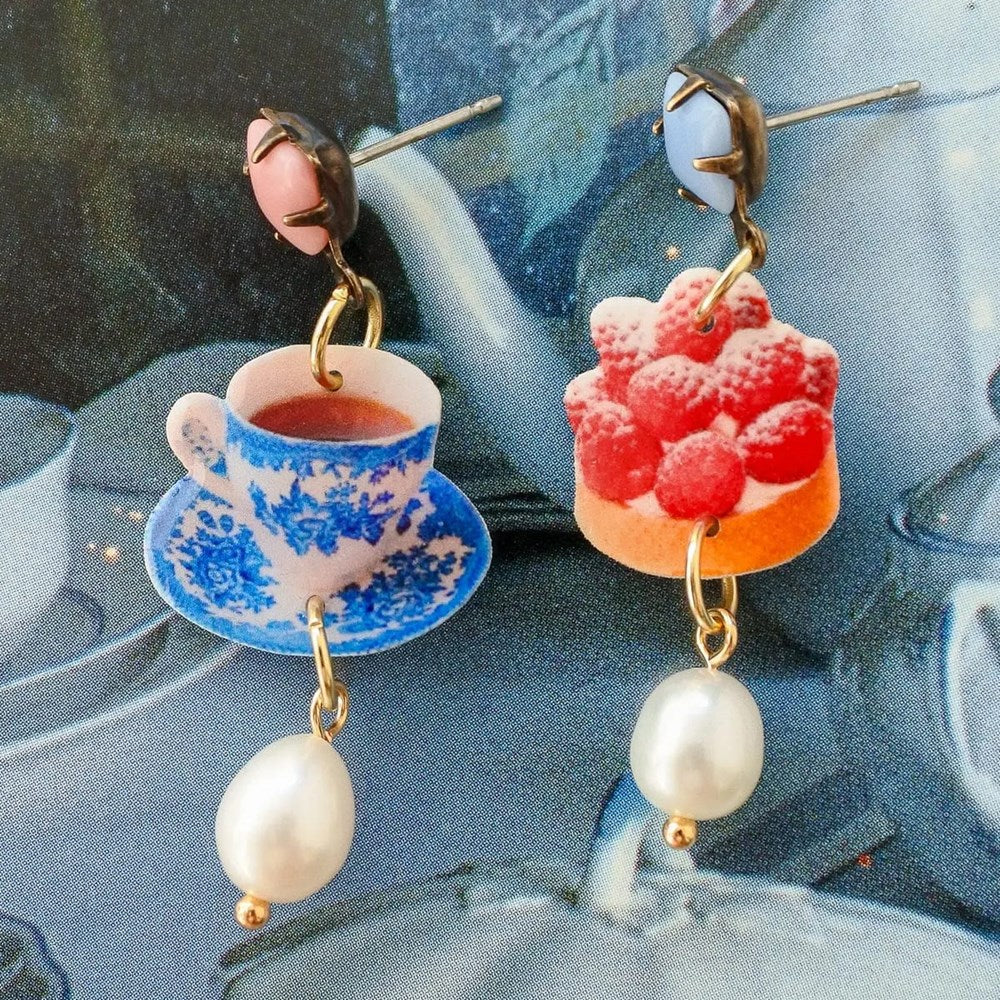 Lifestyle shot of Haricot Vert Sweet Sips Dangle Set (2 pc)