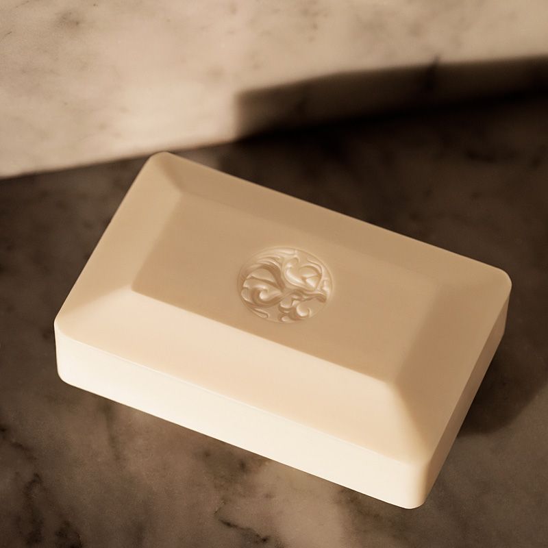 Oribe Cote d&#39;Azur Bar Soap (7 oz) laying down 