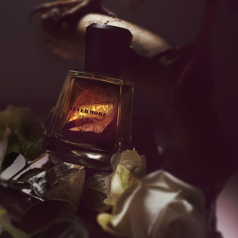 Lifestyle shot of Frapin Nevermore Eau de Parfum (100 ml)