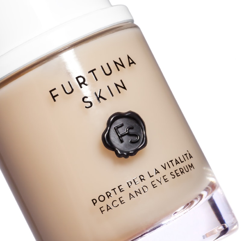 Futuna Skin Porte Per Vitalita Face & Eye Serum angled bottle close-up