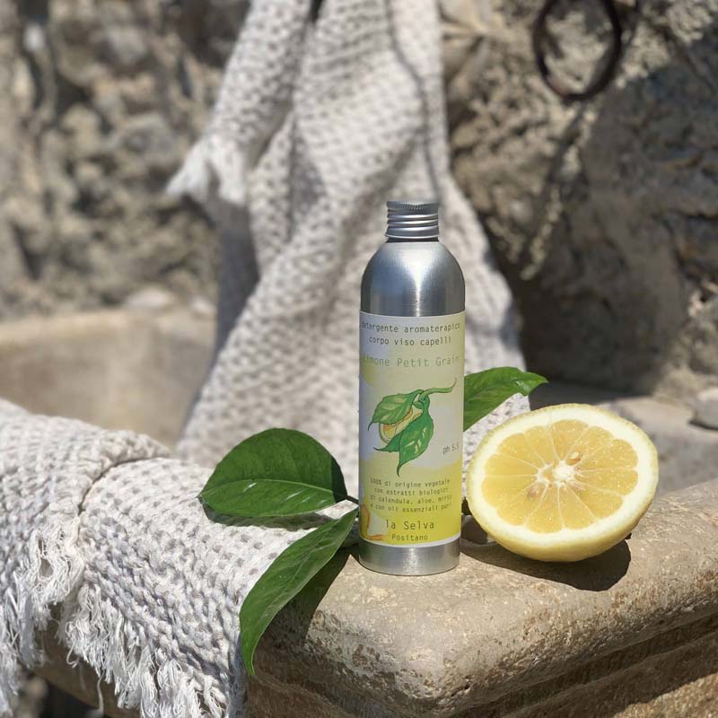 La Selva Positano Cosmetici Naturali Lemon and Petit Grain Aromatherapy Cleanser second beauty shot