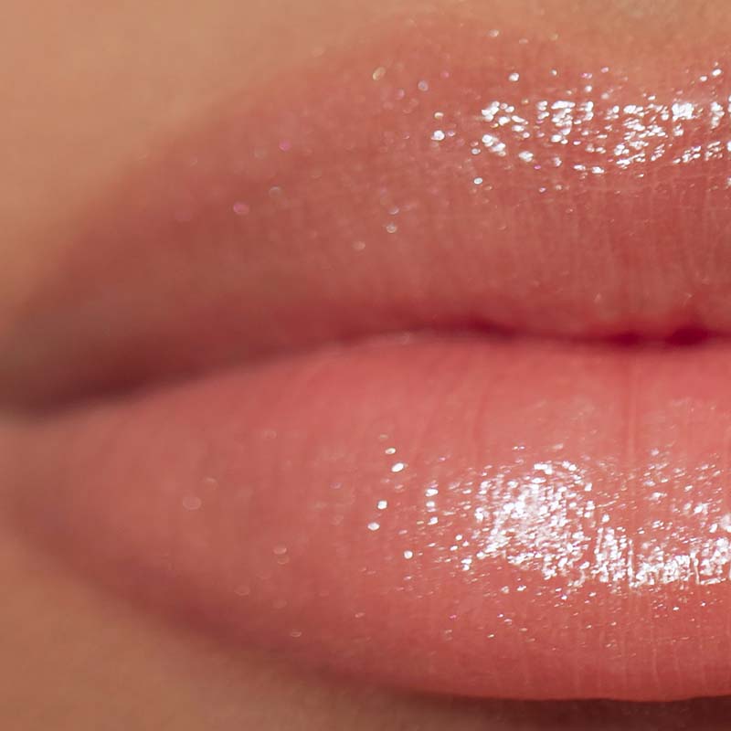 Roen Beauty Kiss My Liquid Lip Balm Shimmer – Rumor showing close up on lips
