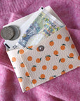 Ecke Naranjas Cardholder (1 pc) showing money and coins inside