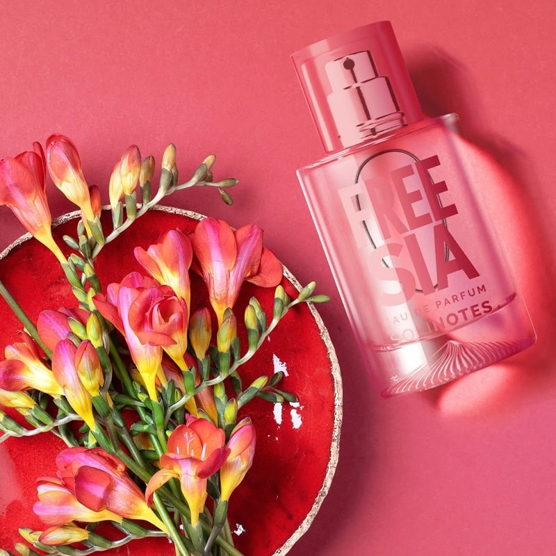 Solinotes Paris Freesia Eau de Parfum - Beauty shot, product displayed next to flowers