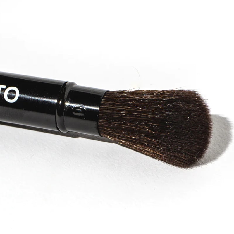 NOTO Botanics Lip & Cheek Duo Brush - Closeup of product