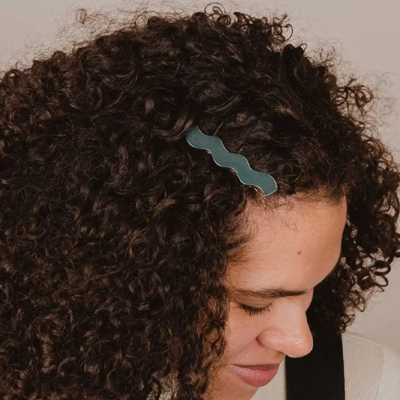 Mimi &amp; August Tropica Hair Clip - Product shown in models hair