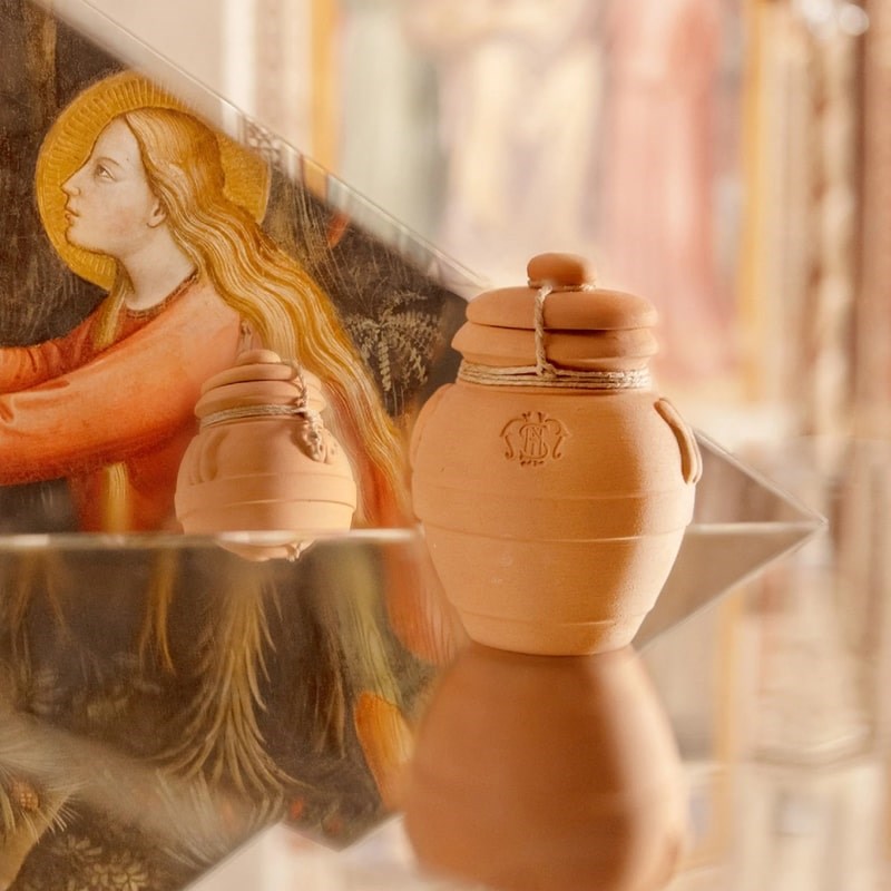 Santa Maria Novella Pot Pourri in Terracotta Jar - Beauty shot