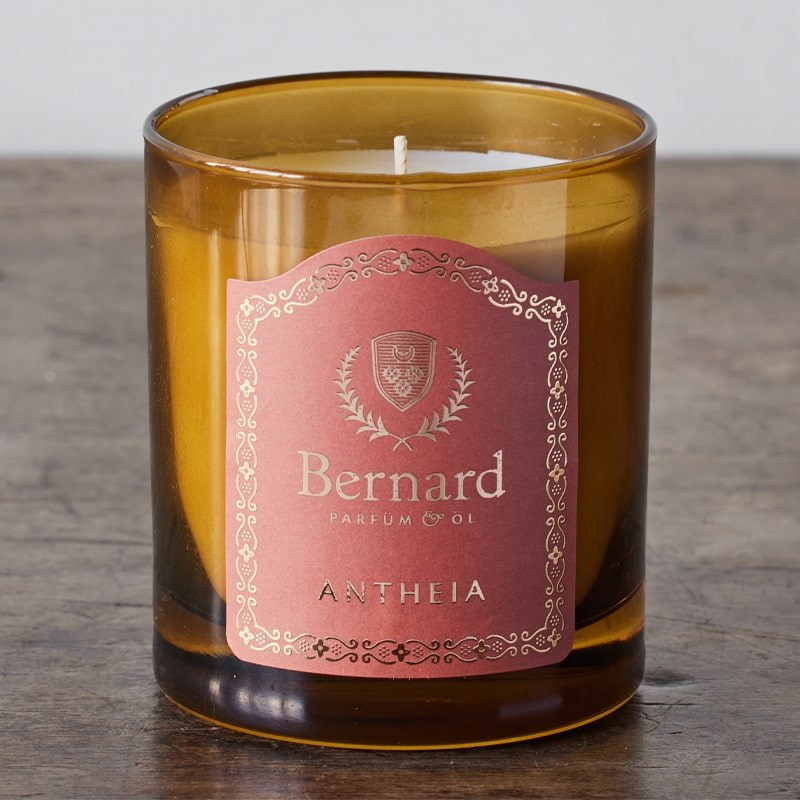 Bernard Parfum Antheia Candle - Product displayed on wood table