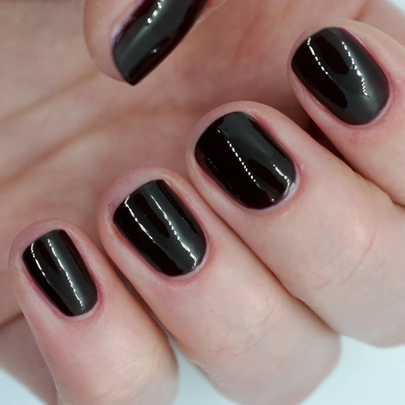 Tenoverten Nail Polish - Market - model hand showing nail polish on nails