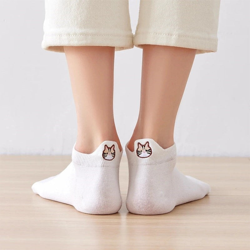 Tites Chaussettes Lot Chaussettes Languette Chat - Cat Whisker Socks - Model shown wearing white socks