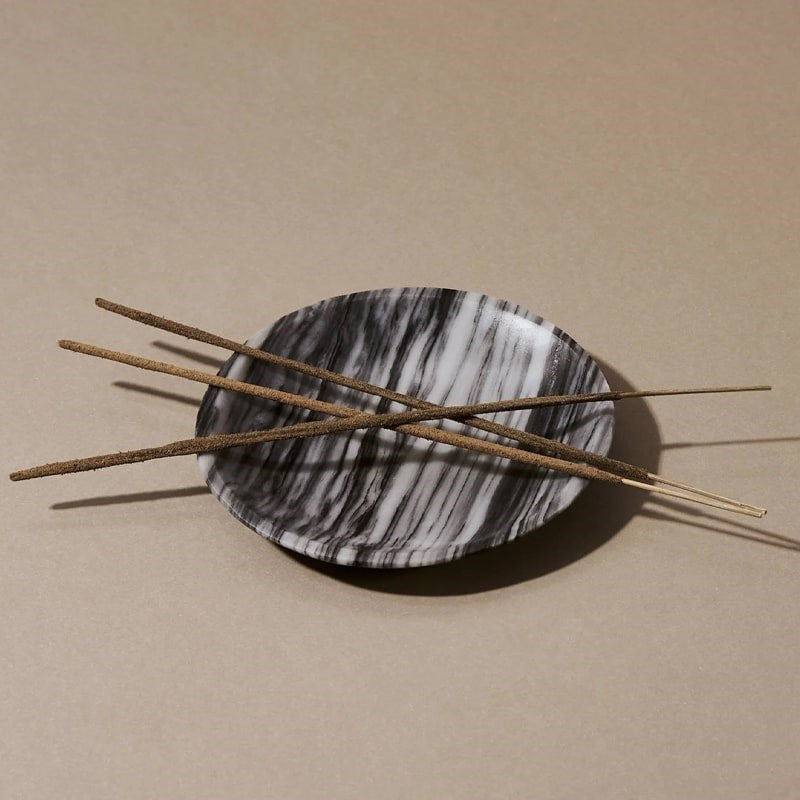 Looshi Change Incense - Incense sticks on plate