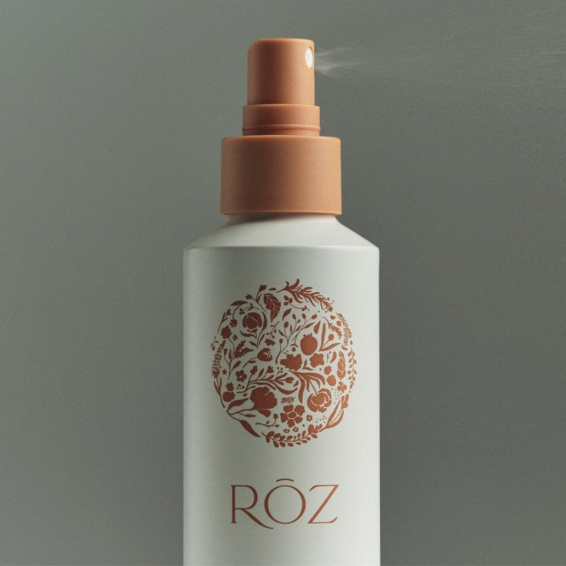 Roz Air Thickening Spray - Closeup of product being sprayed